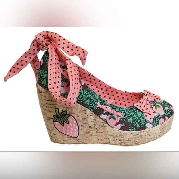 🆕🍓Too Fast Cirque Couture🍓Strawberry Wedges🍓 - Picture 4 of 15